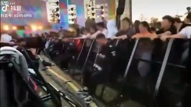 Festival electro : les vigiles secoués par les milliers de spectateurs en plein concert !