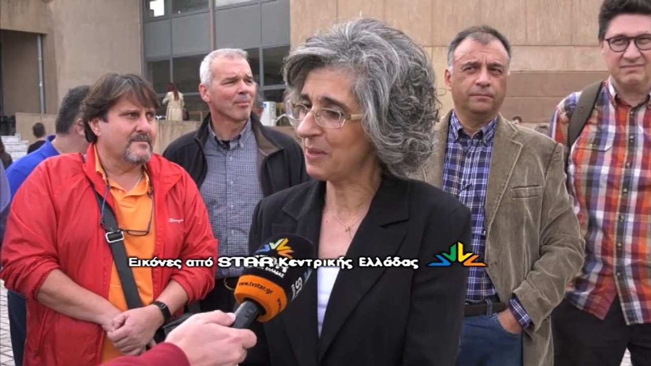 Λαμία: Επέστρεψε στα θρανία 30 χρόνια μετά για να πάρει το πτυχίο της.