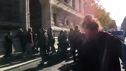 Les manifestants qui rendaient hommage à Anas K. ont été dispersé par des gaz lacrymogènes