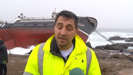 Fallece un marinero al embarrancar su barco en la costa gallega