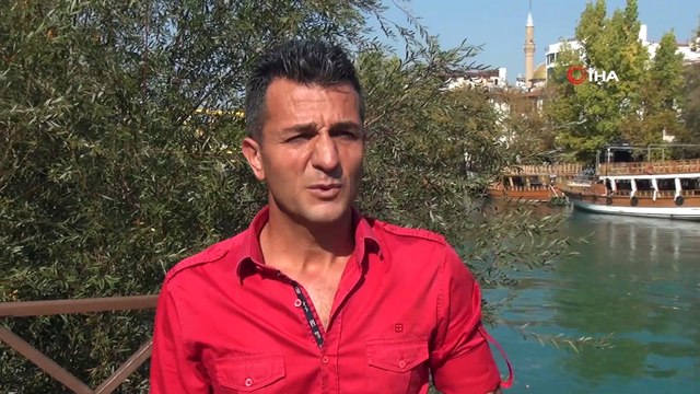 Otomobilini kendi elleriyle götürüp dolandırıcılara teslim etti ,hem aracından hem eşinden oldu