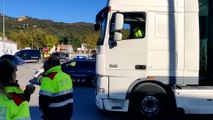 Mossos intentan arrancar camión que aceleró en La Jonquera