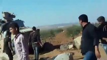 Terör örgütü PKK/YPG yandaşları Türk askerine saldırdı