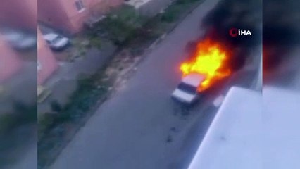 Elektrik kontağından çıkan yangın arabayı kül etti