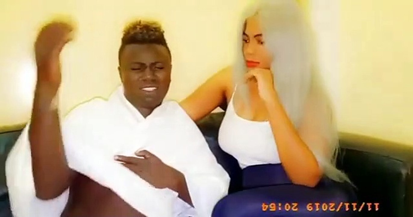 Indiscipline - Regardez ce que Pawlish fait à cette fille