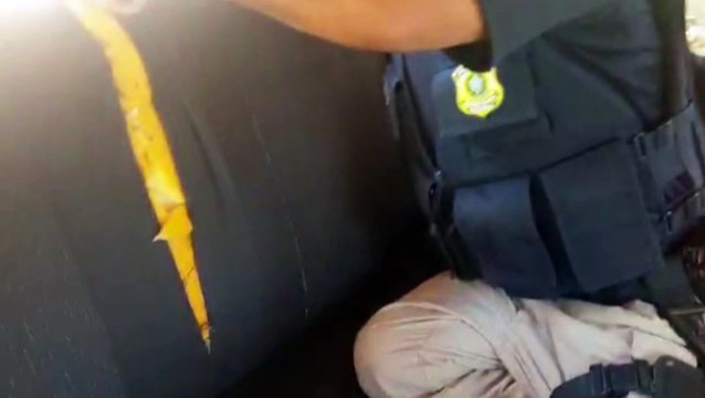 Santa Terezinha de Itaipu: PRF encontra maconha em fundo falso de automóvel