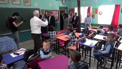 "Çocuk kitapları Haftası'nda ilkokul öğrencilerine kitap sürprizi