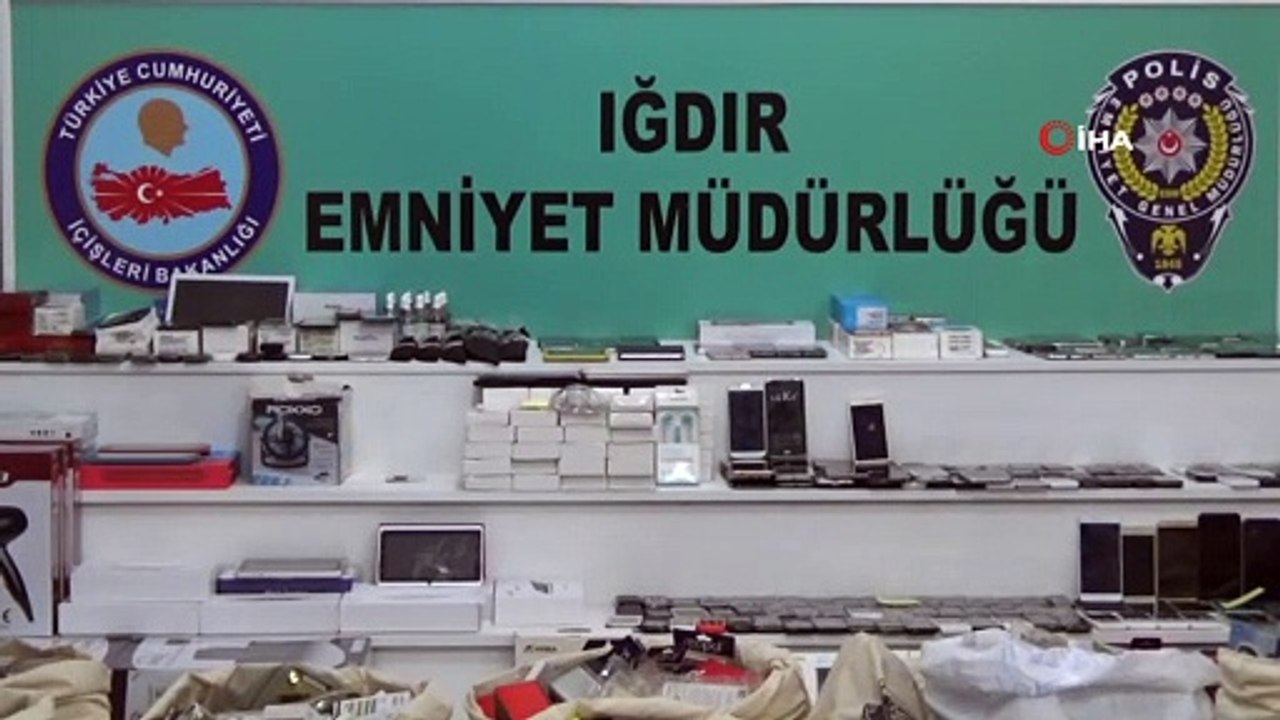 Iğdır'da kaçak cep telefonu operasyonu...Çuvallar dolusu kaçak telefon ele geçirildi