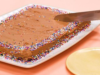 How Many People Does a Sheet Cake Feed?