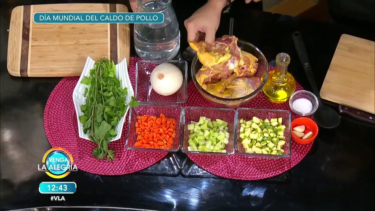 ¡Es Día Mundial del Caldo de Pollo y 'El Chino' te enseña a preparar uno muy rico! |Venga La Alegría