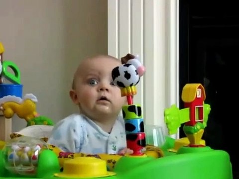 Le fou-rire de ce bébé va faire votre journée...