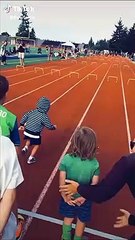 Cette course de haies d'enfants est une catastrophe