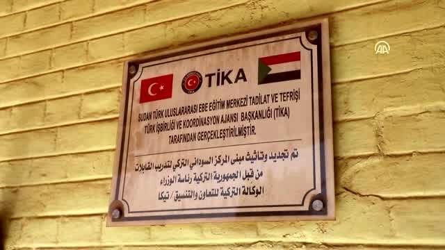 Büyükelçi Neziroğlu TİKA'nın desteklediği Hartum Ebe Eğitim Merkezi'ni ziyaret etti