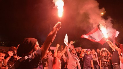 رفضا لكلام الرئيس.. محتجون غاضبون يقطعون عددا من شوارع مدن لبنانية