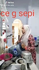 wanita cantik berhijab