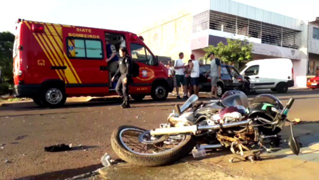 Grave acidente envolve três veículos no Bairro Cascavel Velho