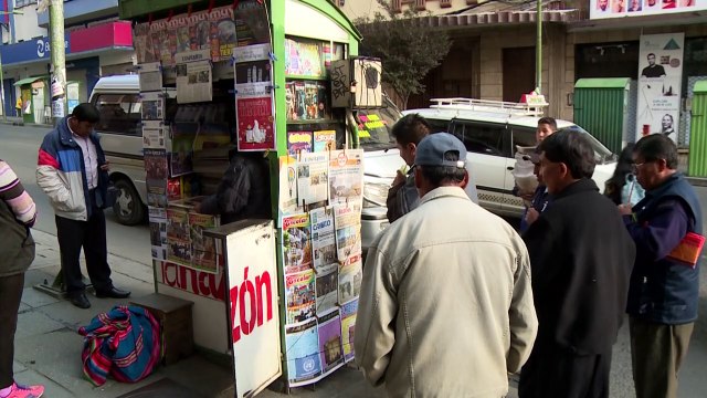 Vuelo con 226 médicos cubanos repatriados a su país parte de Bolivia