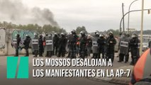 Los Mossos desalojan a los manifestantes en la AP-7