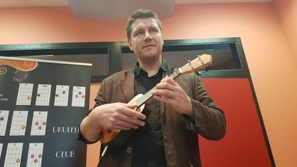 Premiers pas de musiciens avec un ukulélé