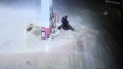 Akaryakıt istasyonundaki gasp anı güvenlik kamerasında - AKSARAY