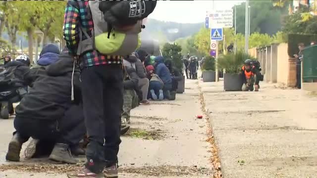 Los altercados se trasladan al pueblo de Salt tras el desalojo de la AP-7