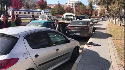 Çankırı'da kamyon ile çarpışan otomobil park halindeki araçlara çarptı