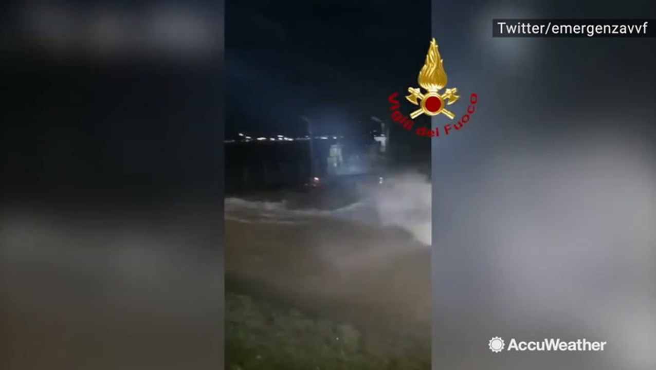 Intense high tide causes major flooding in Venice