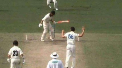Mitchell Starc’s mystery ball makes four point contact before dismissing batsman