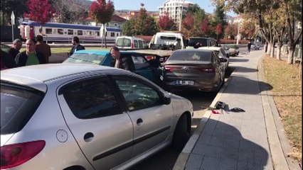 Çankırı'da kamyon ile çarpışan otomobil park halindeki araçlara çarptı