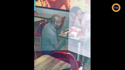 Il demande en mariage sa petite-amie dans un KFC