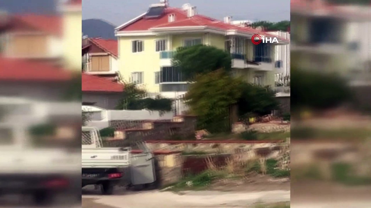 İzmir’de çöp kamyonu denize uçtu: 1 yaralı