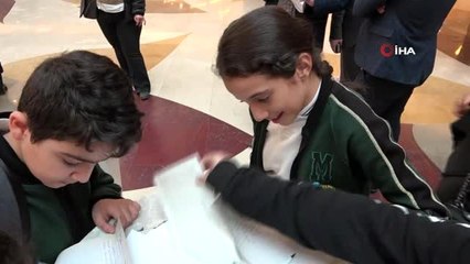 Öğretmenler gününe özel düzenlenen etkinlikte öğrenciler öğretmenlerine mektup yazdı