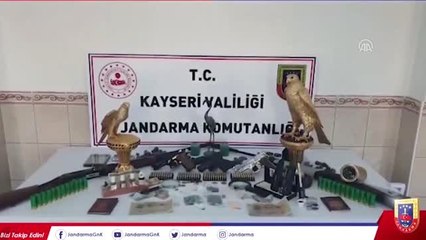 Elmas işlemeli altın kaplama 2 heykel ele geçirildi
