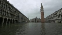 Venecia sufre la peor inundación desde 1966
