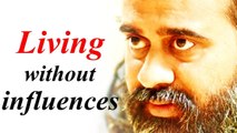 How to live in the world without getting influenced? || Acharya Prashant (2016)