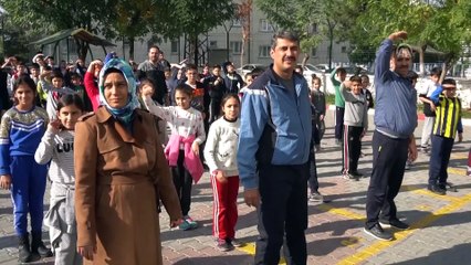 Siirt'te yüzlerce öğrenci aynı anda spor yaptı