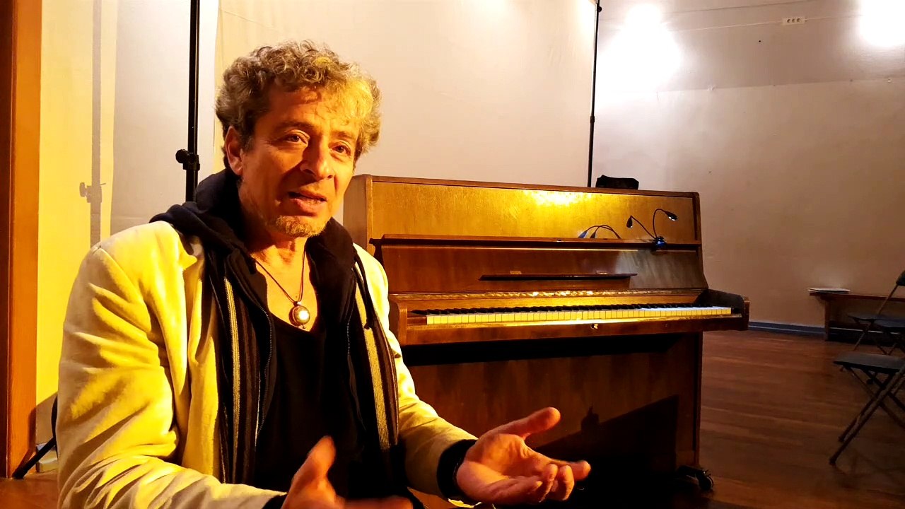 Marc Vella présente son école de la fausse note