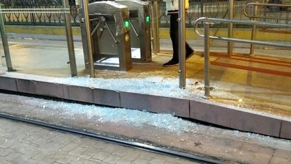 Beyoğlu'nda 7 yaşındaki çocuk tramvay ile peron arasına sıkıştı