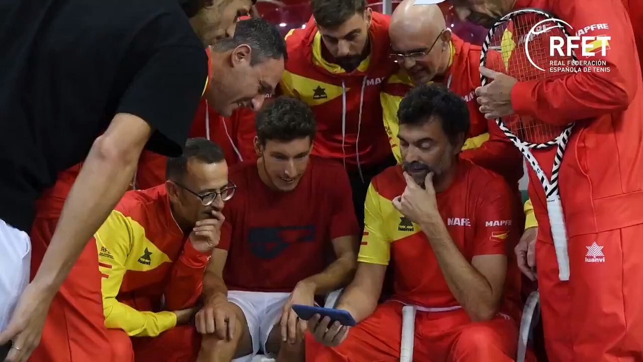 El equipo nacional de Copa Davis sigue el partido de Nadal