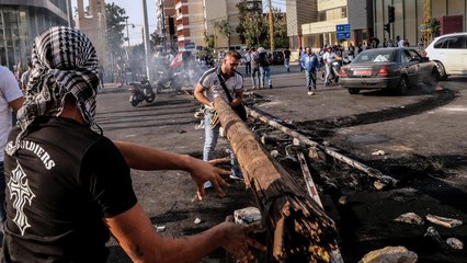 محتجو لبنان يغلقون طرقا رئيسة وتشكيل الحكومة ما زال عالقا