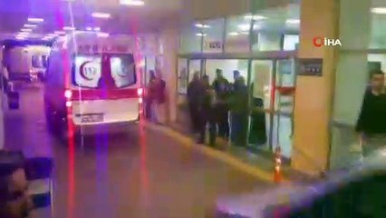 Şanlıurfa Valisi Abdullah Erin, 20. Zırhlı Tugay Komutanlığındaki patlamaya ilişkin 'Cephanelikte patlama meydana geldi. Cephaneliği korumakla görevli 5 personel yaralandı. Sağlık durumları iyi, bilinçleri açık' dedi.