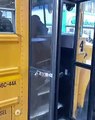 Quand un chauffeur de bus scolaire vire un élève du bus...