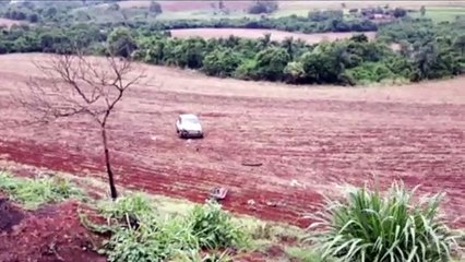 Jovem fica ferido após capotar carro na rodovia BR-467