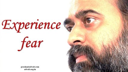Why does one experience fear? || Acharya Prashant (2016)