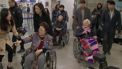 위안부 손해배상 첫 재판서 무릎 꿇은 피해 할머니 / YTN