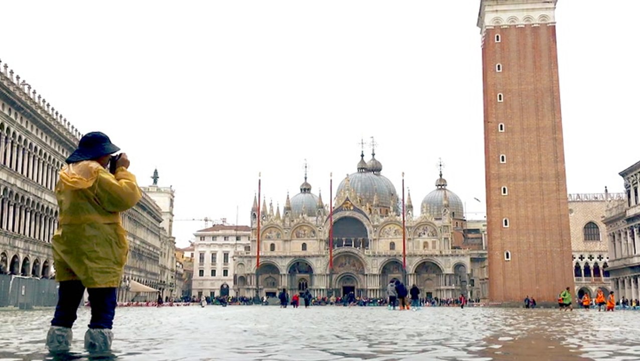 Venice is currently experiencing the worst floods it has seen in 50 years. Here's why the Italian city floods every year.
