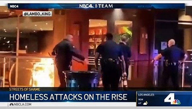 Un homme jette un seau de diarrhée sur une femme en pleine rue