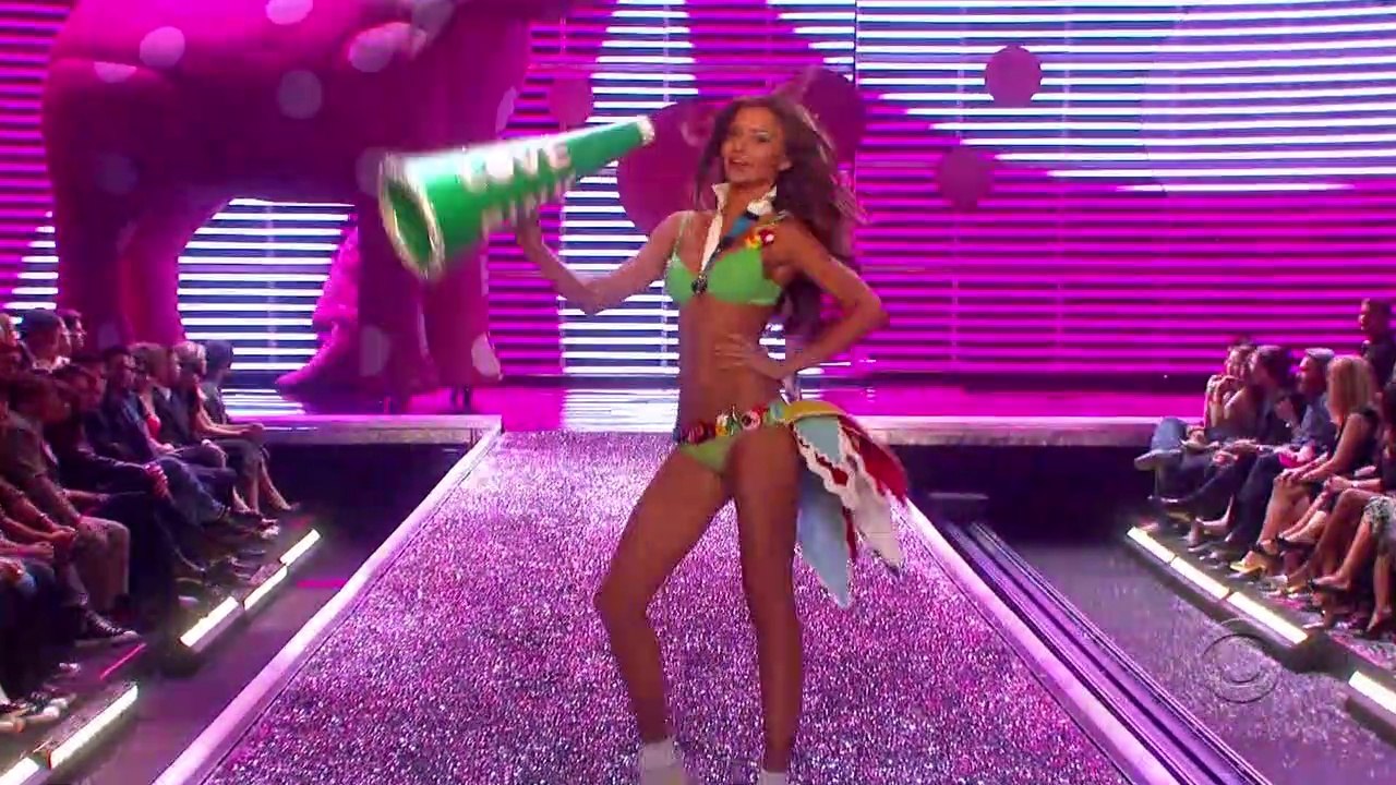 Victorias Secret Fashion Show 2006 (05) -  1080p