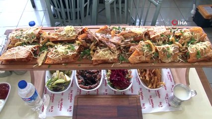Böyle dürüm görülmedi...1 buçuk metrelik 'piton döner'