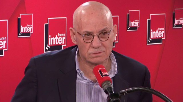 James Ellroy sur le Nobel de littérature : Je le veux, je l'attends ! (...) Mais ces connards de Suédois l'ont déjà donné à Bob Dylan, ce petit mec aux cheveux gras. Ils auraient du le donner à Philip Roth. Comme ils l'ont raté, ça doit me revenir !